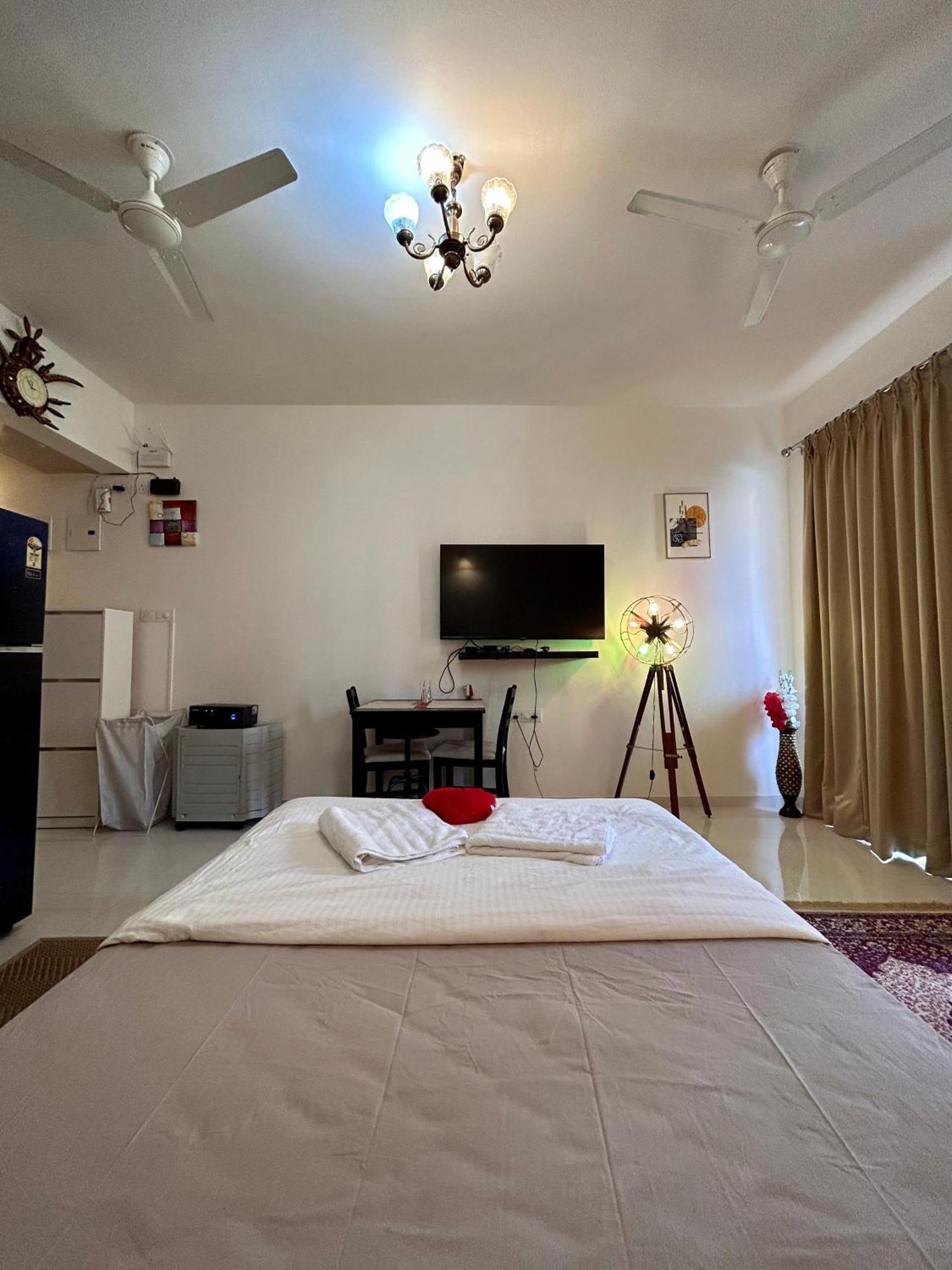 Good Stay Pool View Stylish Studio Apartment,6Km From Airport, 307 Dabolim Exterior photo