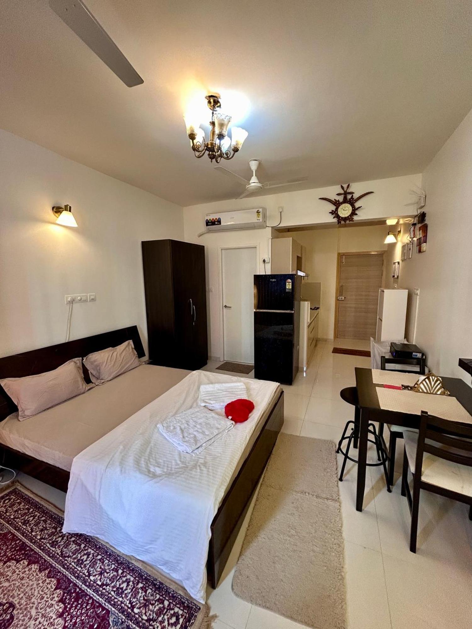 Good Stay Pool View Stylish Studio Apartment,6Km From Airport, 307 Dabolim Exterior photo